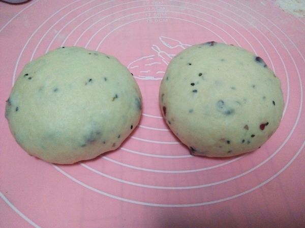 蔓越莓黑芝麻酸奶软欧