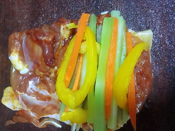 奥尔良烤鸡腿卷