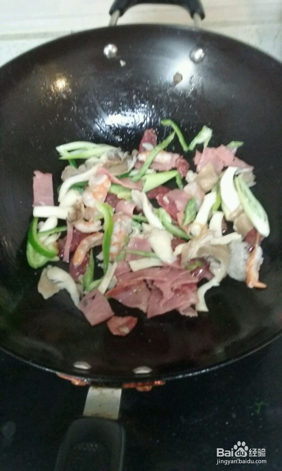 海鲜培根炒意面的做法