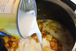 制作椰汁咖喱牛肉饭