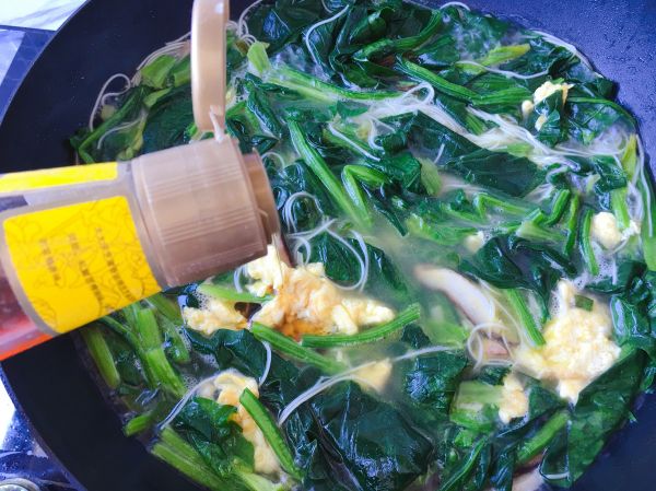 香菇菠菜鸡蛋面