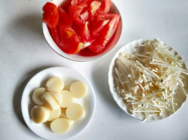 番茄金针菇豆腐汤