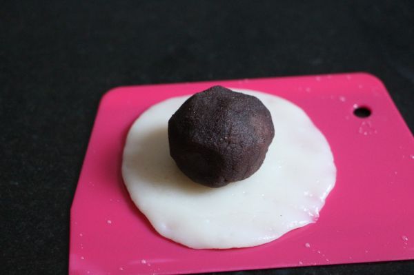 红豆沙冰皮月饼