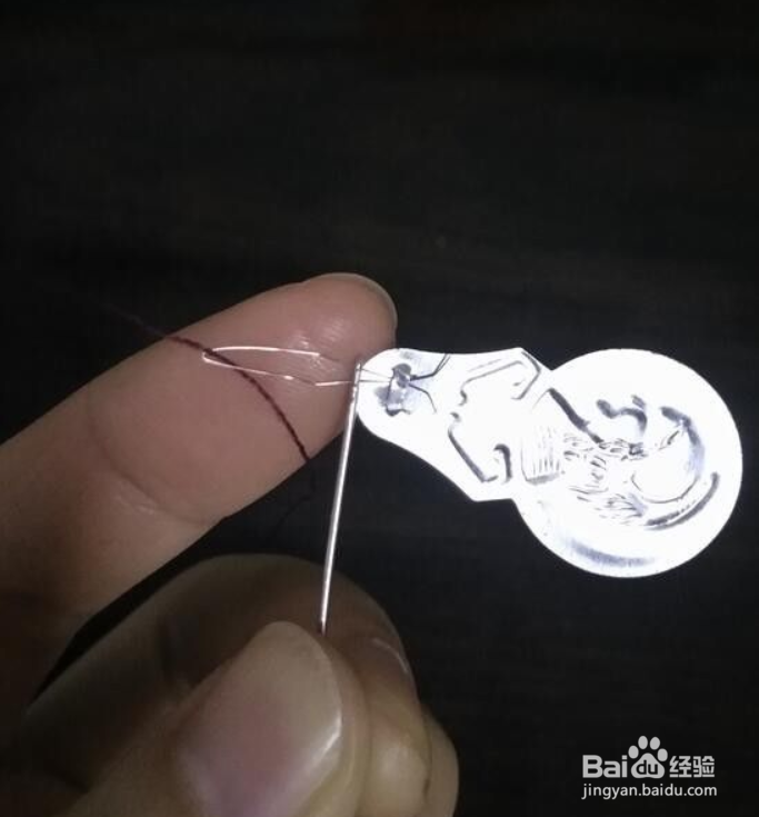 针线盒里穿针器怎么用