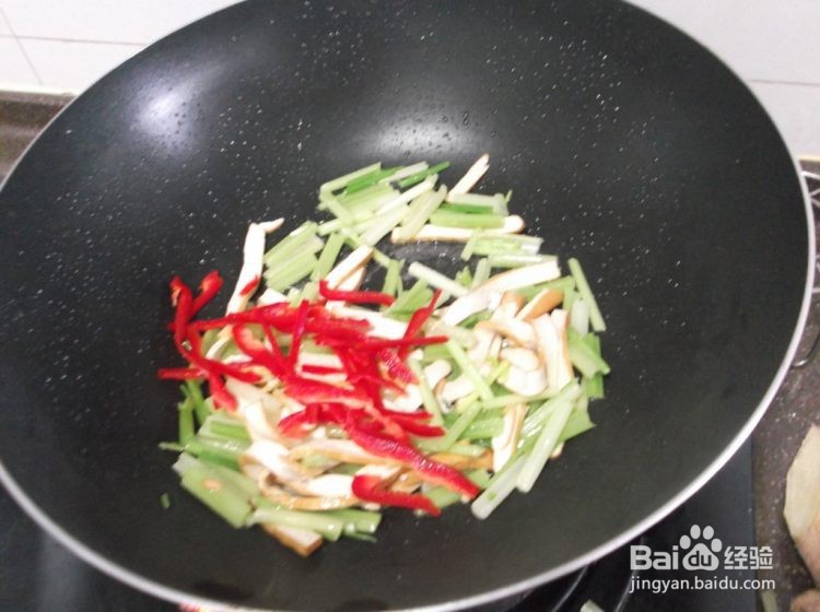 芹菜炒香干的做法