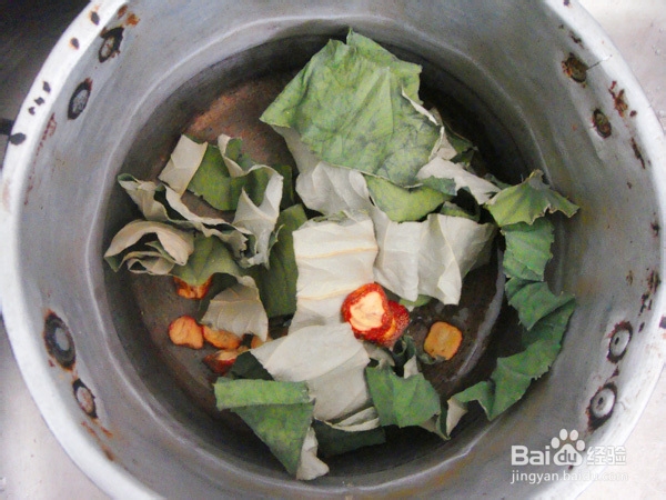 怎样煮荷叶山楂茶。