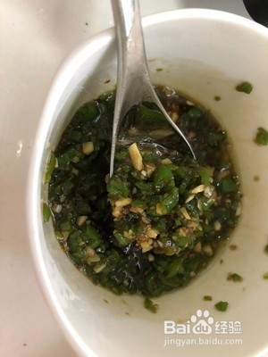 青椒炒皮蛋的做法