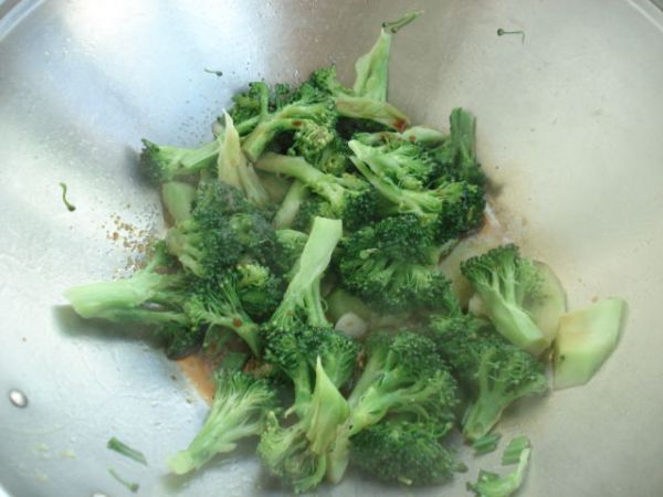午餐肉炒西兰花