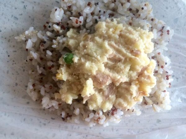 金枪鱼土豆色拉藜麦饭团