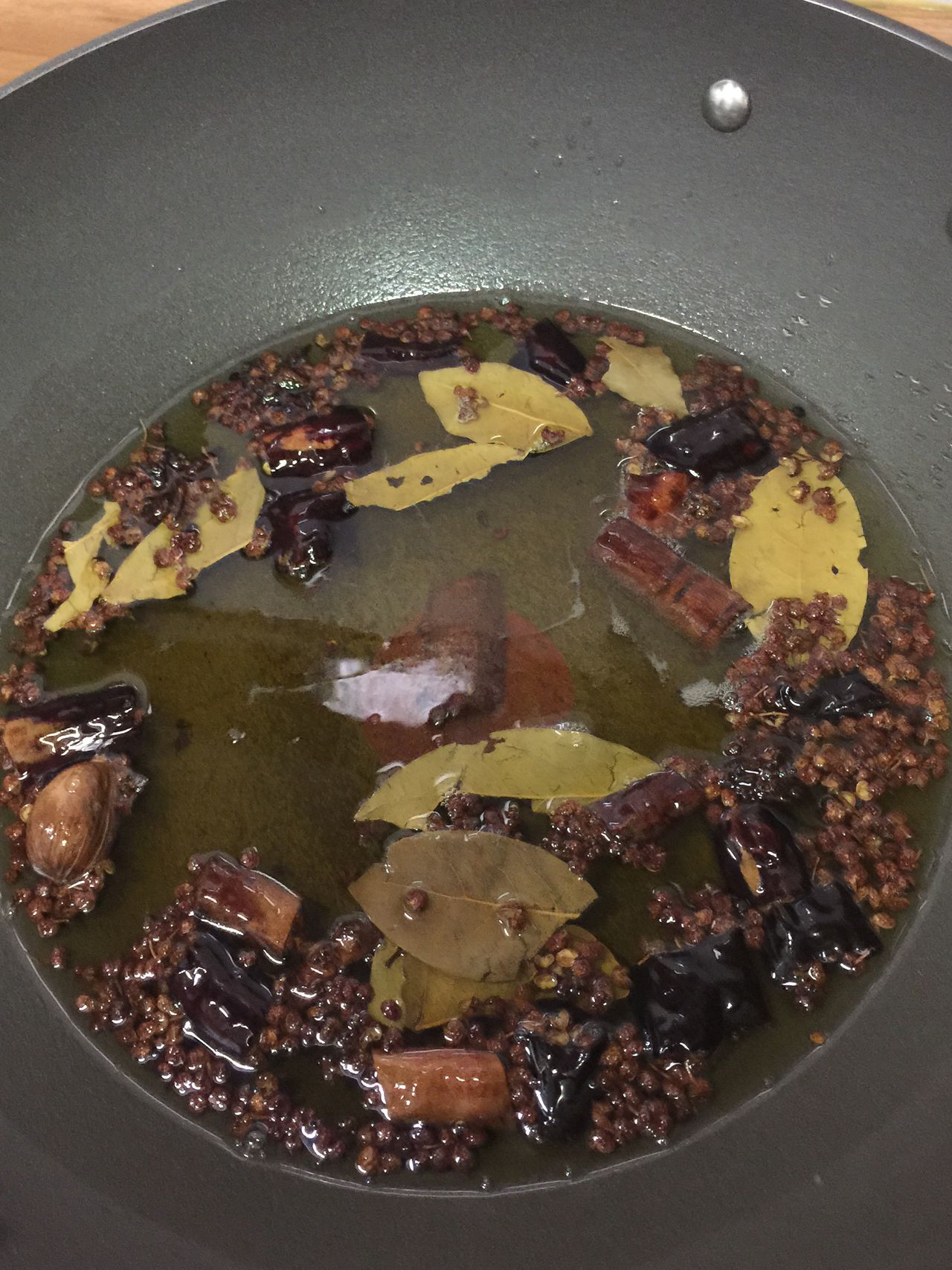 麻辣葱油拌面超级好吃，不会做我来教你
