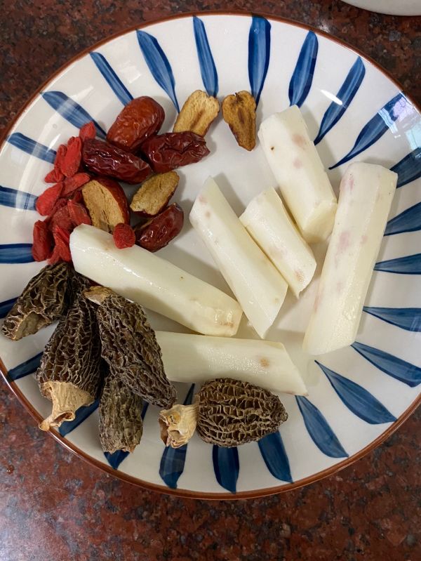 羊肚菌山药养生汤