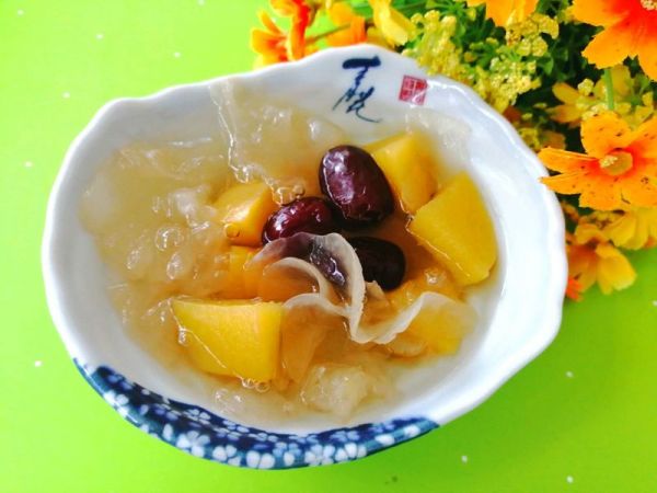 银耳黄桃红枣羹