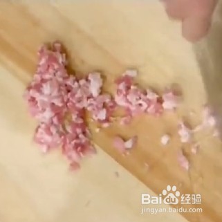 五花肉炒米饭,配上鸡蛋片,做一道好看的主食