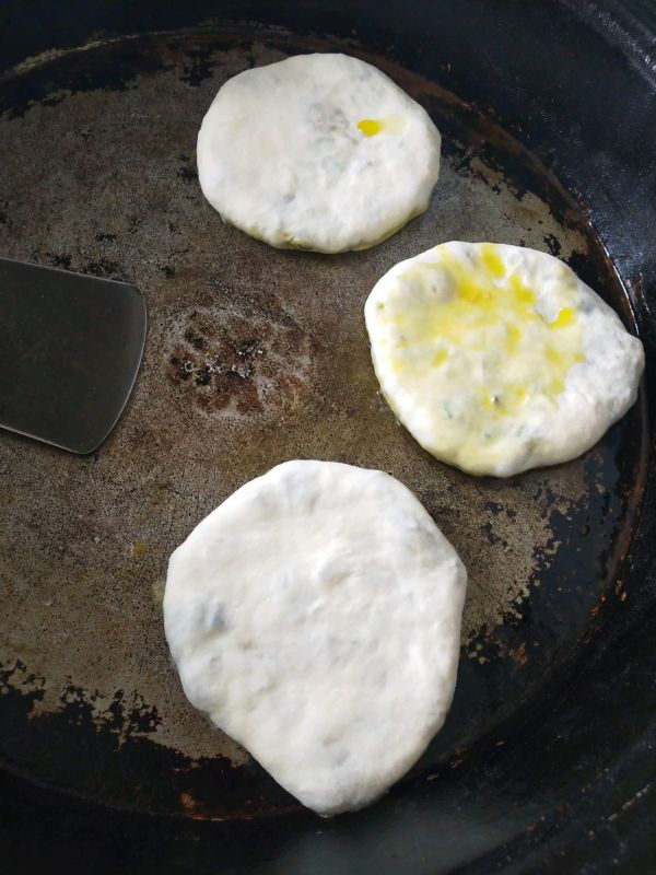 经典韭菜鸡蛋虾皮馅饼