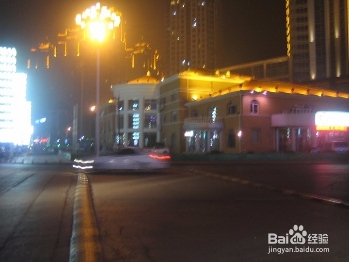 老年人怎样在夜间捕捉车辆行驶画面