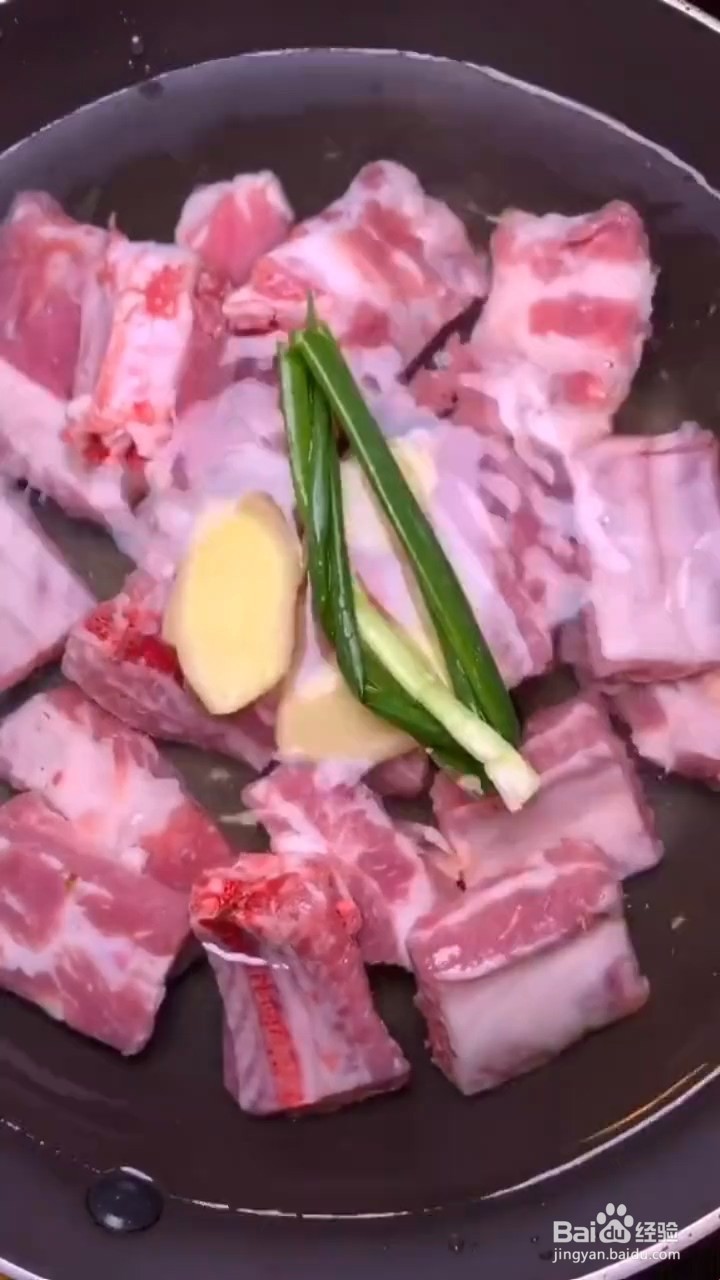 如何制作可乐排骨？