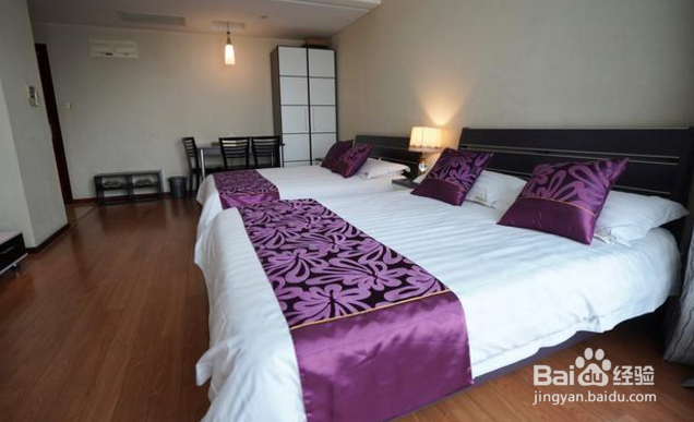 为什么酒店的床尾要放一块布?