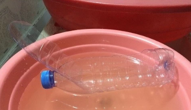 矿泉水瓶做小船的方法