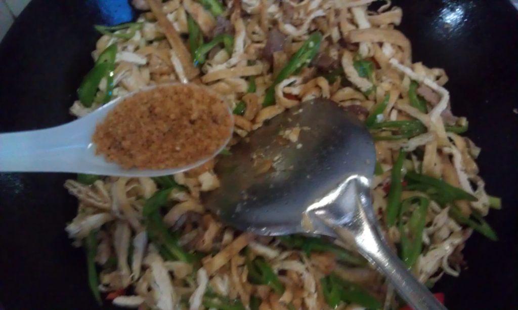 尖椒豆干炒肉丝，不要舔屏幕哦