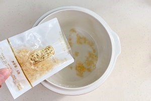 超级好喝的银耳雪梨羹