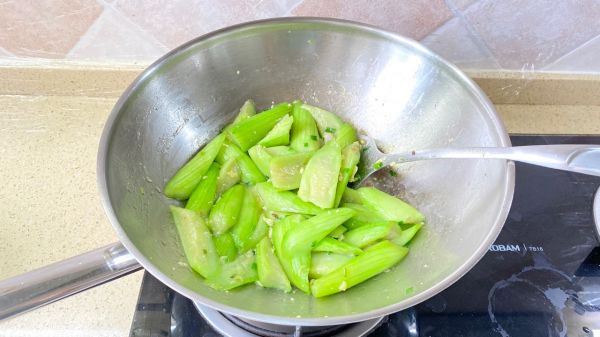 丝瓜炒鸡蛋虾仁