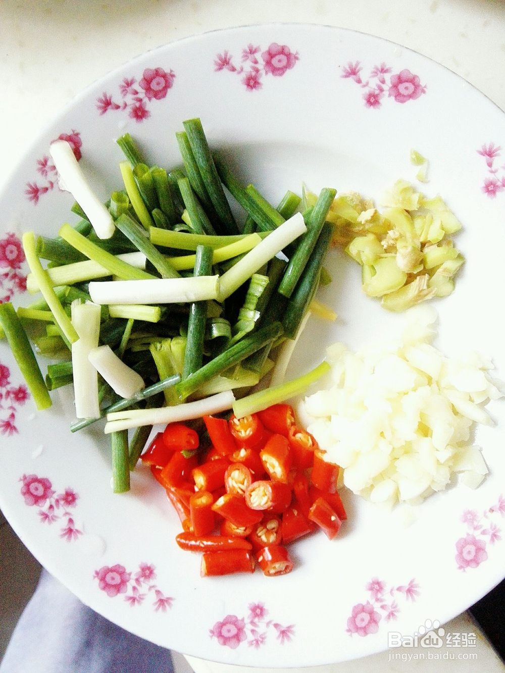 苦瓜炒牛肉的家常做法，传统又经典的菜式