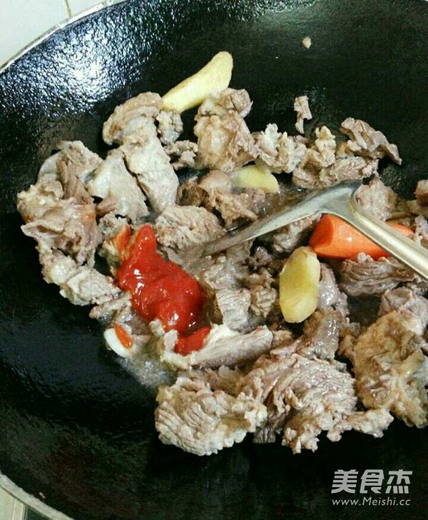 红酒土豆焖牛腩