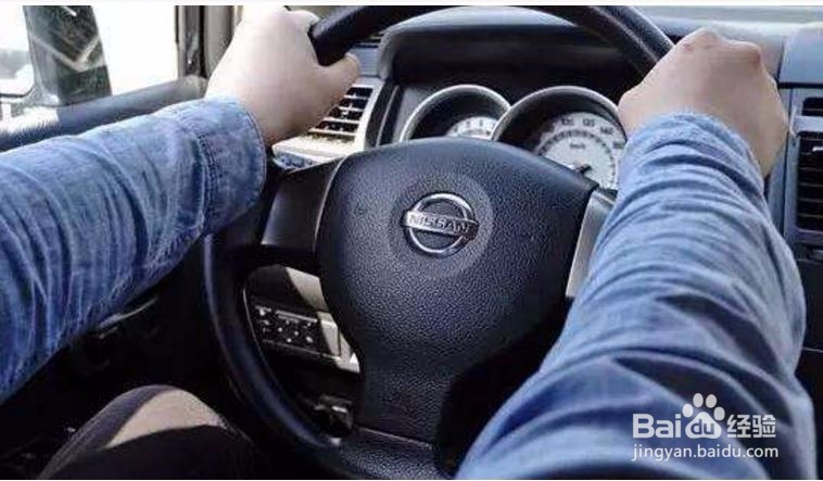 汽车车胎被钉子扎破怎么办