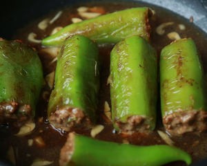 年夜饭系列的虎皮尖椒酿肉怎么做
