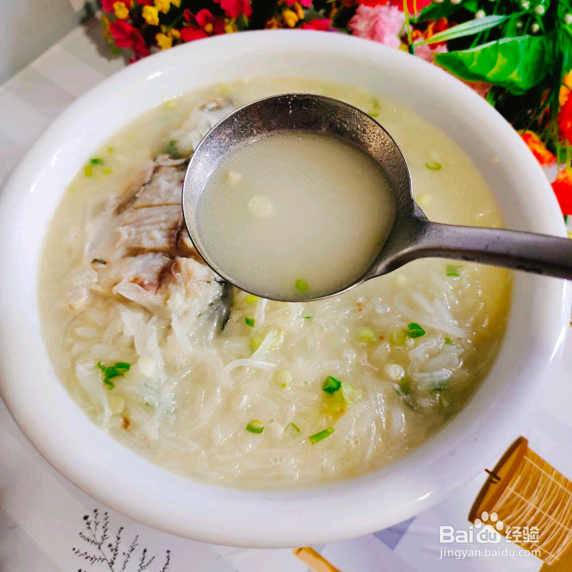 萝卜丝鲫鱼汤的做法