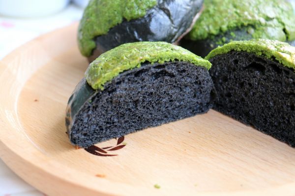 竹炭抹茶菠萝包