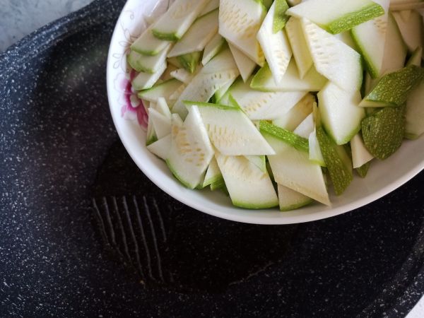 西葫芦木耳炒蛋