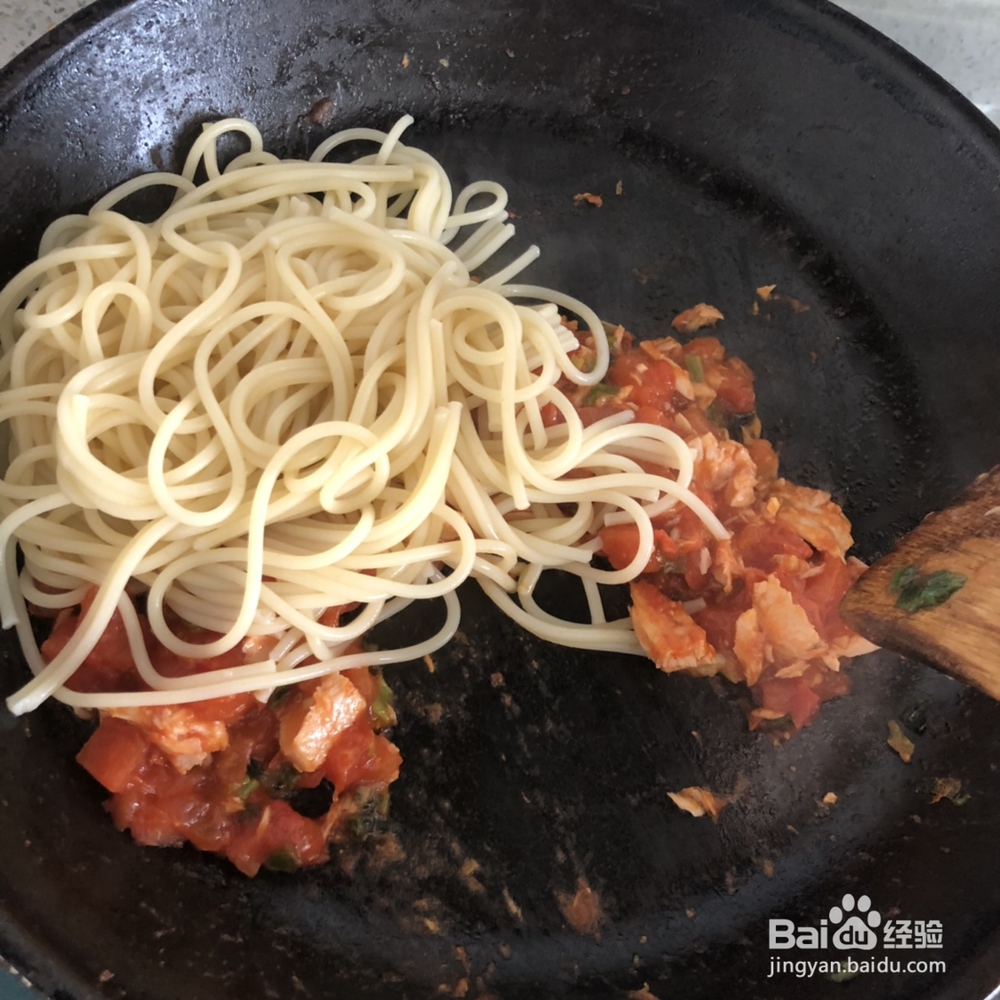 不可思议的番茄金枪鱼酱意大利面