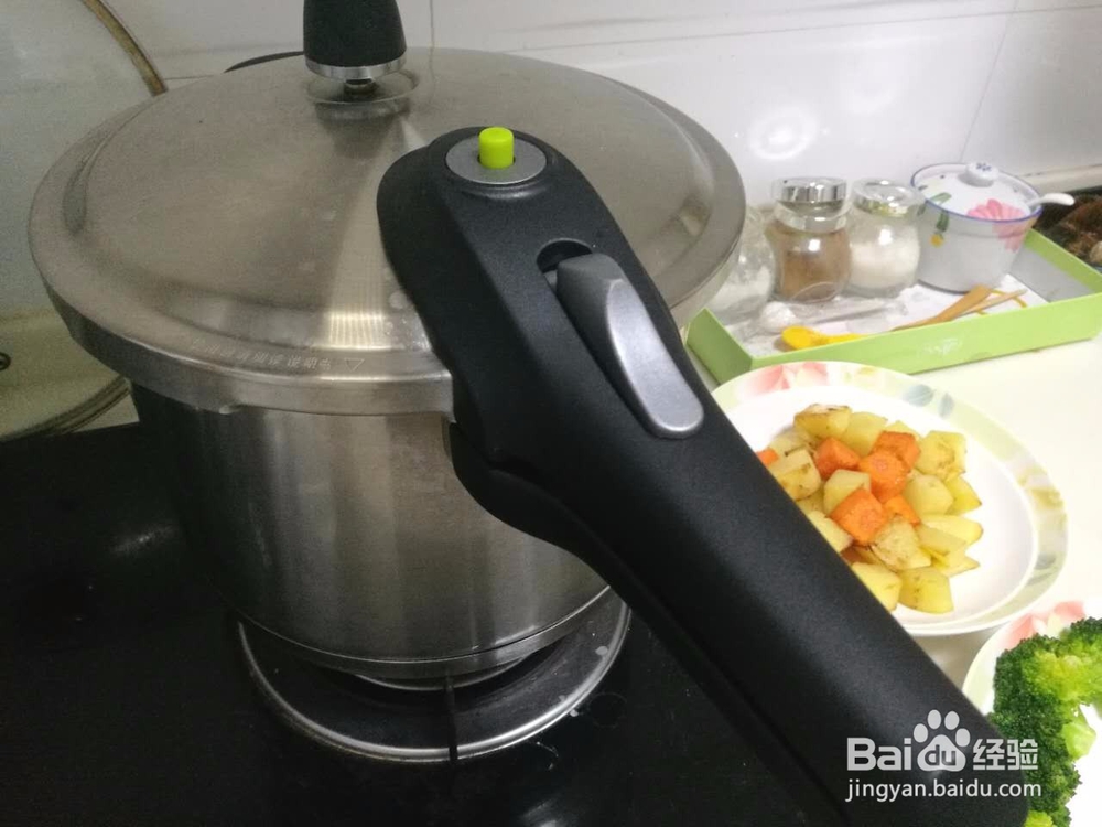 苗府秘制红烧牛肉的做法