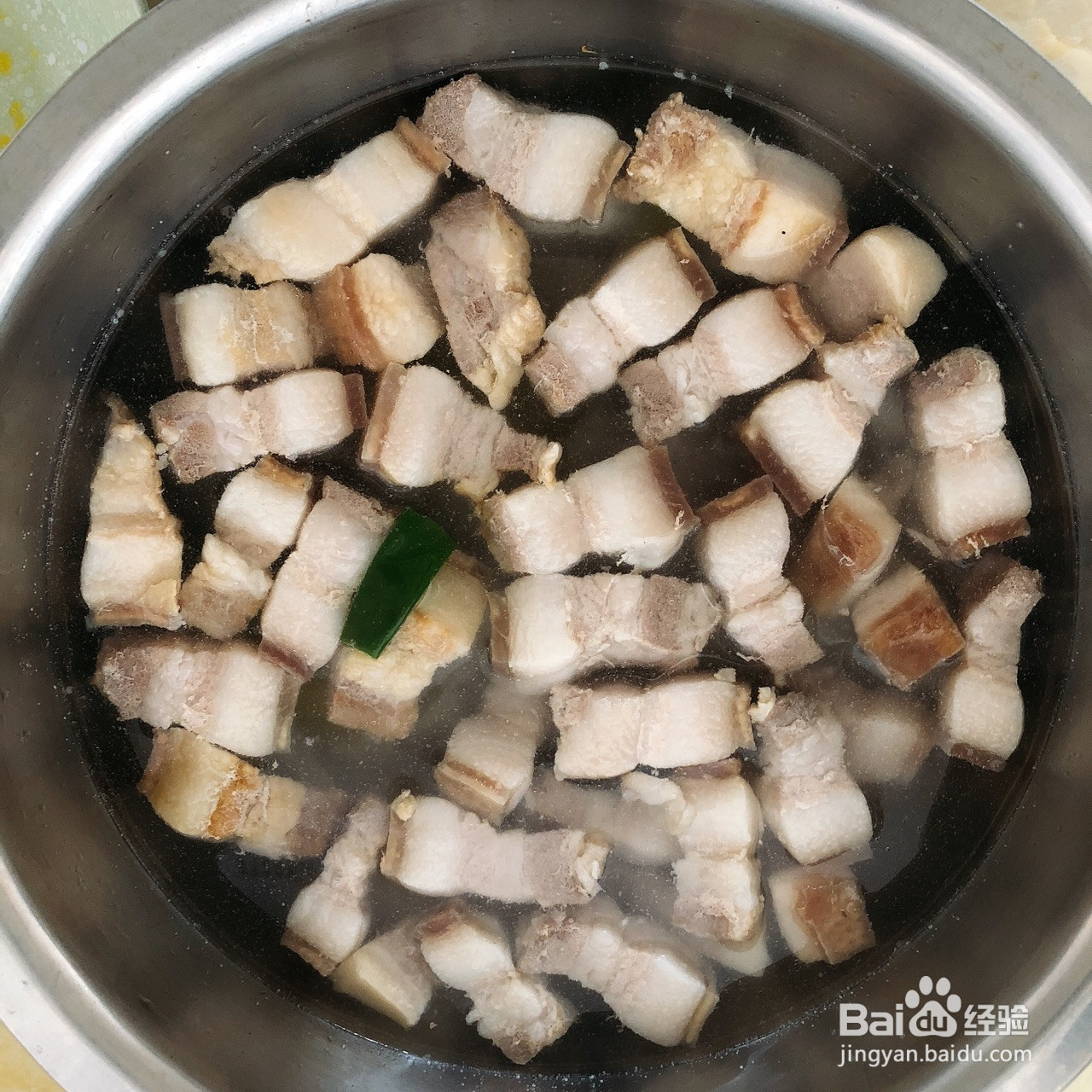 红烧肉炖虎皮鹌鹑蛋的做法