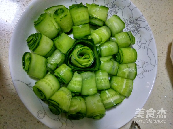 爽口黄瓜卷的做法