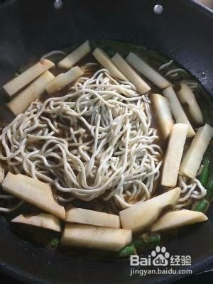 河南特色-五花肉豆角土豆焖面怎么做
