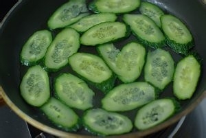 健康养生佳品紫苏煎黄瓜的做法