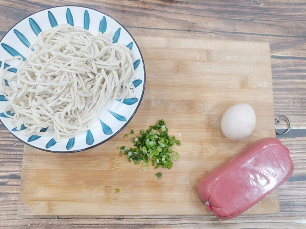 午餐肉鸡蛋汤面