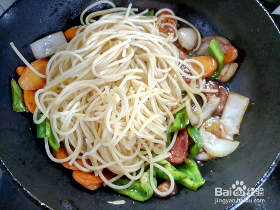 黑胡椒酱牛肉肠意面