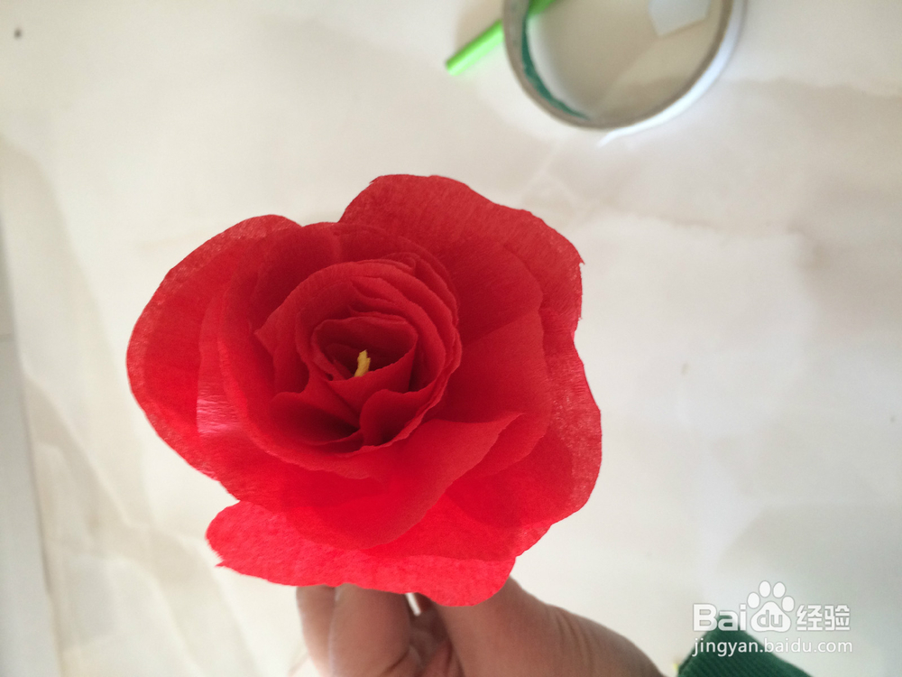 如何用皱纹纸做玫瑰花
