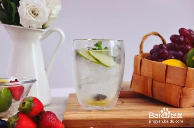 4款又能养颜又健康的水果汽水在这里