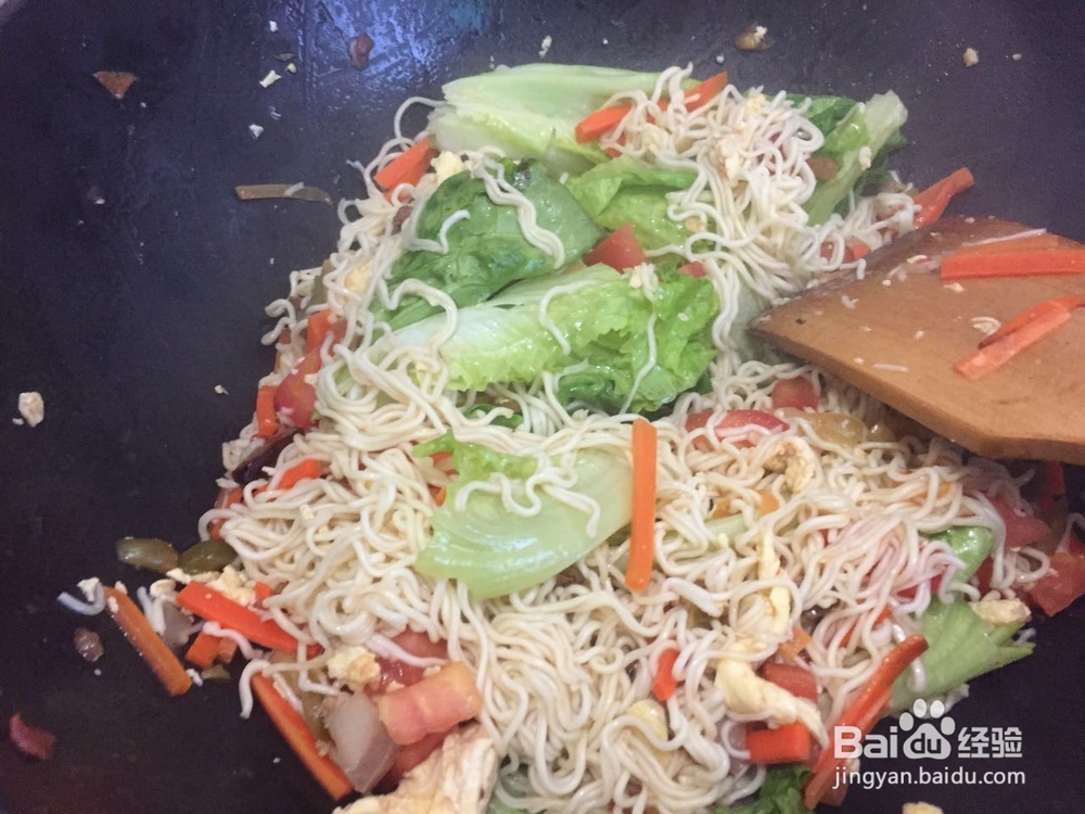 西红柿鸡蛋五花肉炒面