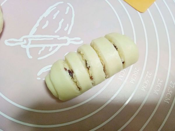 #美的FUN烤箱·焙有FUN儿#椰蓉蔓越莓潜水艇餐包