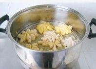 把秋天搬上餐桌——南瓜菊花卷