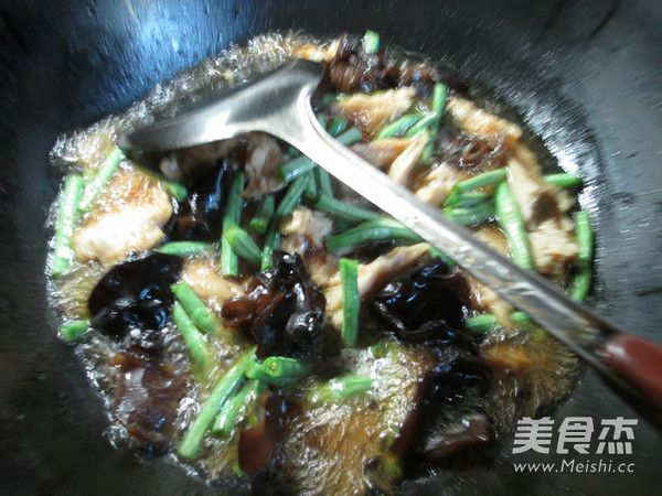 黑木耳带豆煮烤麸