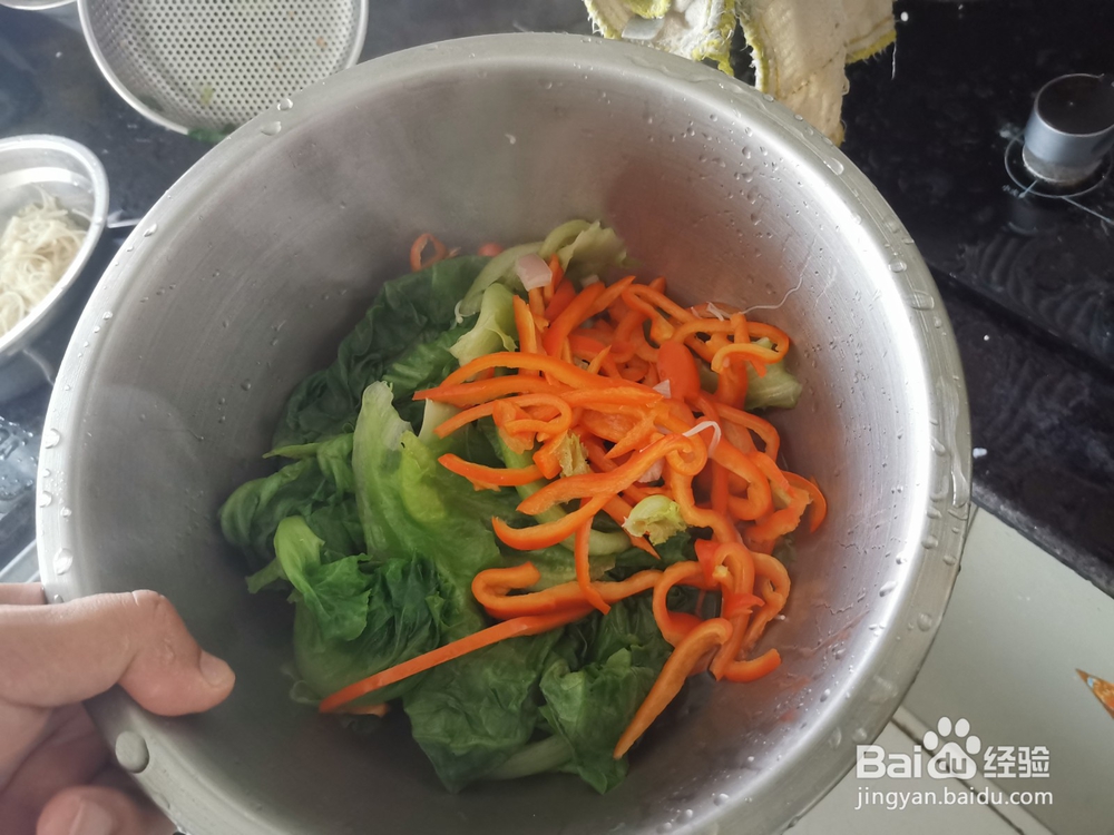 生菜叶拌胡萝卜丝