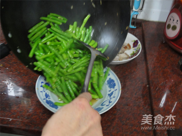 豆角炒烧肉的做法