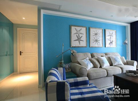 沙发后亦成风景 妙用装饰画巧饰家