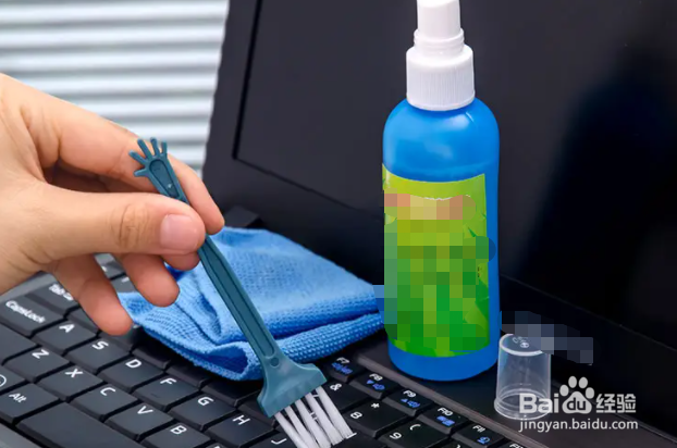 桌子上的粘胶如何清理干净